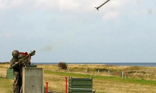 飞拳防空火箭筒_飞拳单兵防空火箭筒_飞拳火箭发射器